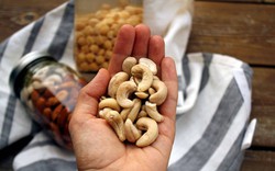 4 loại hạt vứt lăn lóc trong nhà cũng đừng dại mà ăn: Phá gan, hại thận, ung thư tìm đến
