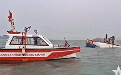 Vụ lật tàu tại Quảng Ninh: Thủ tướng yêu cầu khẩn trương tìm kiếm cứu nạn, khắc phục hậu quả