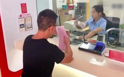 Người đàn ông trình báo hơn 1,3 tỷ chuyển khoản nhầm nhưng ngân hàng bảo không biết, tòa án khẳng định: "Anh không cần trả lại"