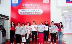 Chọn trường không chờ đến phút cuối, thí sinh, phụ huynh đến UEF ngay sau kỳ thi THPT