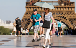 Tháp Eiffel đóng cửa, ngừng đón khách du lịch