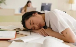 Nữ sinh học giỏi quên ghi tên, ngủ trong giờ thi đại học: Đến lúc biết điểm cả tỉnh đều sững sờ