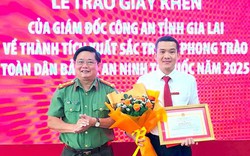 Cụ bà U70 nộp tiền vào tài khoản ngân hàng, nhân viên Agribank đọc nội dung chuyển khoản liền ngừng giao dịch và được trao bằng khen