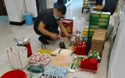 Đột kích 2 cửa hàng và 4 khu dân cư, công an triệt phá đường dây sản thuốc giả quy mô hàng 36 tỷ đồng, tịch thu hơn 4.500 hộp dược phẩm kém chất lượng