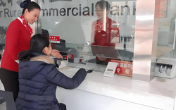 Quét nhà bỗng tìm thấy sổ tiết kiệm tưởng mất vài năm trước, ra ngân hàng lấy tiền thì được thông báo: Đã rút 4 đợt, tài khoản 0 đồng