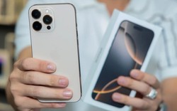 Nhiều mẫu iPhone đang giảm giá "sập sàn", có mẫu chỉ còn nửa giá