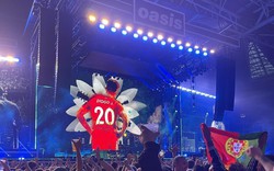Diogo Jota xuất hiện giữa “Live Forever” của Oasis, âm nhạc trở thành lời tiễn biệt nghẹn ngào khiến hàng vạn người bật khóc
