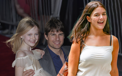 Câu chuyện nghĩa tình mỉa mai nhất showbiz: Tom Cruise tặng quà sinh nhật cho con gái người khác gần 20 năm nhưng "quên" gặp con gái ruột