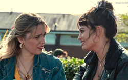 Xem phim Sex Education xong, tôi phát hiện bí mật mà con gái cố che giấu: Quả thật, tính sĩ diện có thể gây ra hậu quả khôn lường!