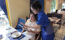 Khoa Pug đã quá giàu trước tuổi 30 nhưng chỉ 1 hành xử nhỏ với người phục vụ bàn liền lộ ra tất cả