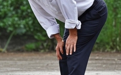 Bệnh 'người đi khom lưng' gia tăng tại châu Á, nguy cơ xâm nhập vào Việt Nam