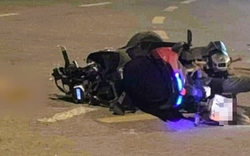 Xe máy "kẹp 3" va chạm ô tô, 2 nữ sinh 16 tuổi thương vong