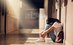 Bức thư của cô gái 18 tuổi khiến hàng triệu người đau lòng: Trước khi sụp đổ, trẻ chờ cha mẹ làm 3 điều này