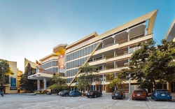 Một trường đại học bất ngờ tặng tiền cho toàn bộ sinh viên