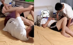 Hình ảnh mẹ chơi đùa với con trai 13 tuổi trong phòng khiến ai nấy hốt hoảng: Chị ơi, hãy tôn trọng ranh giới!