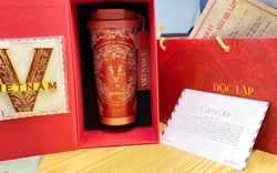 Giới trẻ rần rần unbox set ly yêu nước, săn tìm magnet chữ V độc bản