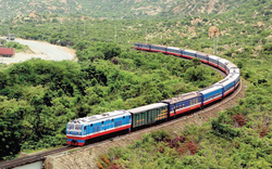 Chuyến tàu đi chưa tới 300km, giá vé từ 800.000 đồng, du khách nhận xét: "Tàu Việt Nam sạch nhất tôi từng đi"
