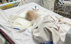 Bé trai 14 tháng tuổi bị bảo mẫu bạo hành, ném xuống nền nhà đã qua đời