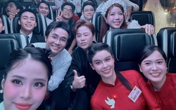 Khối nghệ sĩ tươi rói chuẩn bị diễu hành lễ 2/9...