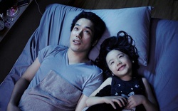 “TV có cảnh hôn, khi đang xem cùng con thì phải làm sao?” Bố EQ cao nói 3 câu này