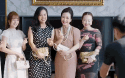 Túi hiệu của 4 "phú bà" trong phim giờ vàng: Bị đồn là "mượn của Phương Oanh"