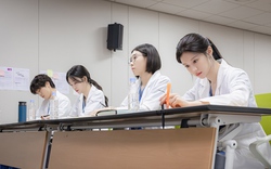Lương bác sĩ nội trú mới ra trường năm 2025 là bao nhiêu?