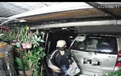 Yêu đương rồi chia tay, 30 năm sau người đàn ông khốn khổ khi bạn gái cũ xuất hiện, liên tục quấy rối