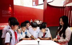 Khối học sinh nườm nượp đổ về triển lãm to nhất Việt Nam