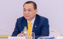 Từ ngày tỷ phú Phạm Nhật Vượng khuyên "chọn VIC thay vì vàng": Cổ phiếu VIC đã tăng gần 3 lần, còn vàng gần như đứng im