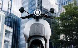 Xe điện ‘quốc dân’ giá 35 triệu đồng ra mắt: thiết kế tựa Vespa, phanh SBS, trang bị hiện đại sẵn sàng thế chân Honda Vision