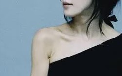 Ha Ji Won khoe vóc dáng thon thả "mỏng như tờ giấy" ở tuổi 47