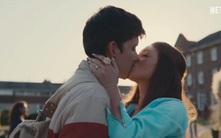 Xem phim Sex Education mãi mới biết có cảnh nóng dài 3 phút bị cả MXH đòi cắt bỏ, nghe kể thôi cũng nóng máu