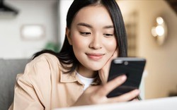 Thường xuyên khen ngợi người khác theo 3 cách này là biểu hiện của người EQ thấp