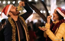 Ăn 12 quả nho và những phong tục năm mới độc lạ