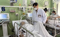 Nhiều người tiệc tùng liên miên dịp cuối năm, bác sĩ cảnh báo ngộ độc rượu