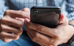 Ngủ dậy, người đàn ông sốc nặng khi tài khoản ngân hàng không còn đồng nào