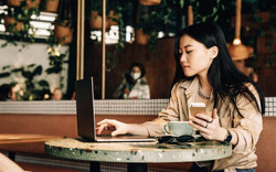 Đi cà phê bị người lạ đổ nước vào laptop, nếu tôi tin lời trấn an "không sao đâu" thì giờ này đã phải ôm hận