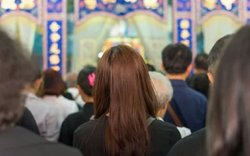 Cháu gái lên mạng nhờ người lạ dự đám tang bà ngoại