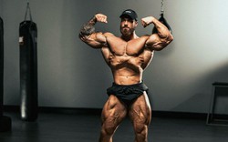 Chưa thấy "quái vật thể hình" nào sở hữu visual điển trai, body đẹp đến thế