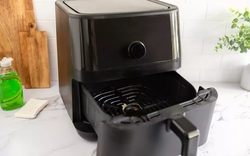 Bất cứ ai dùng nồi chiên không dầu nên biết: Đây là cách vệ sinh nồi dễ nhất!