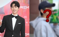 Song Joong Ki xách túi rác thôi cũng khiến 290.000 người ngỡ ngàng