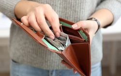 Trong ví có 4 vật này thì giữ cho kỹ, vứt đi kẻo rút lộc, mất vận