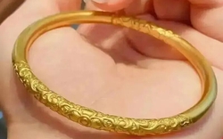 Rửa vòng vàng miễn phí ở chợ, người phụ nữ phát hiện vòng nhẹ đi gần 5g, cảnh sát khẳng định: Chị vừa mất 18 triệu đồng trong 20 giây