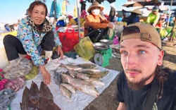 Anh Tây thử thách đi chợ hải sản, lỡ nói sai một chữ tiếng Việt mà mua phải con cá bé nhất chợ