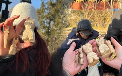 Cơn sốt "gỗ điêu khắc thảm họa" LinaBell: Xấu lạ nhưng ai cũng muốn sở hữu!