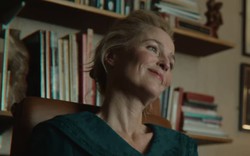 Xem phim Sex Education, tôi và con gái đã có một cuộc "thương lượng" đầy kịch tính về chiếc điện thoại nhiều bí mật của con