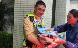 Sản phụ sinh bé trai ngay trên xe tuần tra CSGT