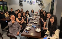 Đi họp lớp, tôi phát hiện người duy nhất vẫn đi xe buýt là lớp trưởng: Ngày hôm sau được hẹn gặp riêng, tôi chết sững!