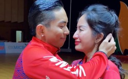 Khánh Thi nhiều lần bị bắt gặp "nhìn lén" Phan Hiển và bạn nhảy, lặng lẽ rơi nước mắt vì chạnh lòng