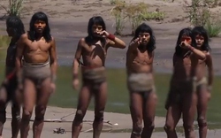 Bộ lạc chưa từng tiếp xúc với bên ngoài: Những hình ảnh gây ngỡ ngàng